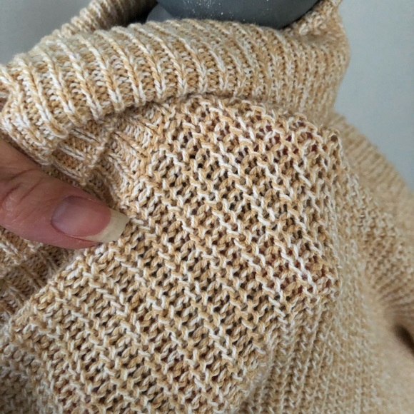 Urban Outfitters boxy fit turtleneck sweater - Picture 6 of 6